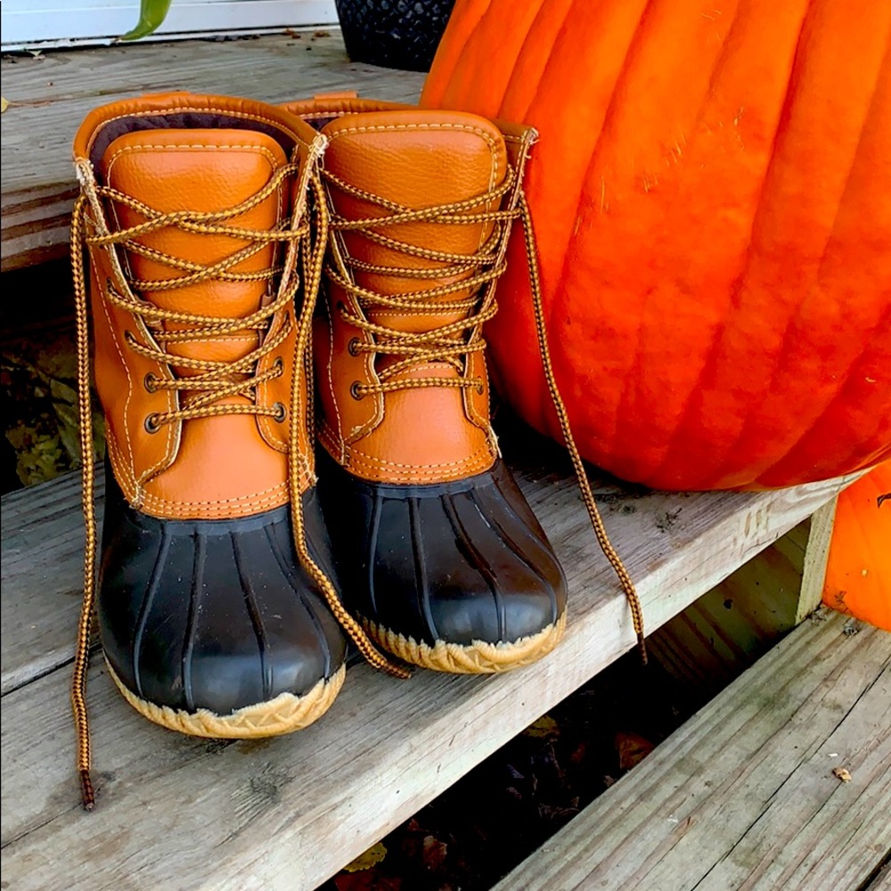Duck boots